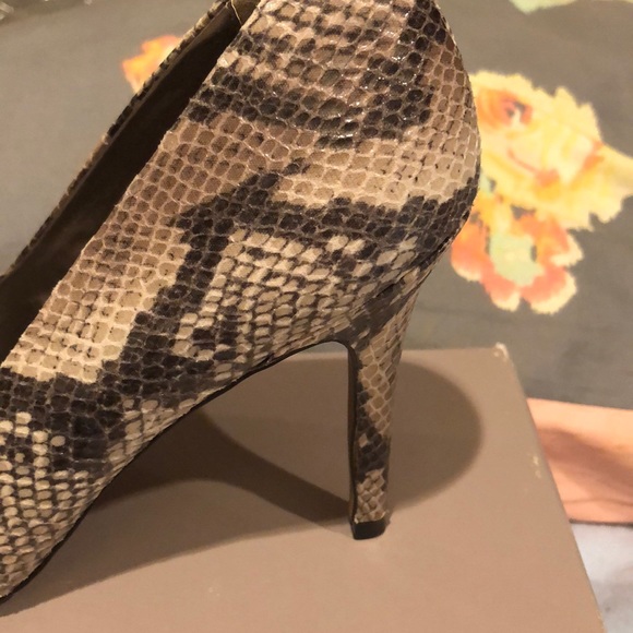 Loft manmade snakeskin print 4” heel SEXY SASSY - Picture 3 of 6